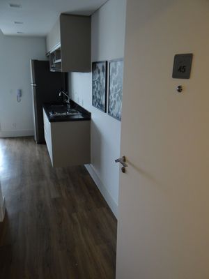 Image 1 - 870971