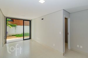Image 6 - 870991