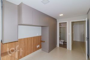 Image 11 - 870991