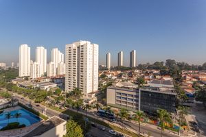 Image 18 - 870995