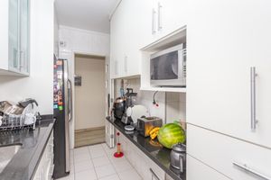 Image 32 - 870995