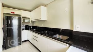 Image 6 - 871382