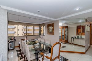 Image 4 - 871556