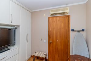 Image 33 - 871556