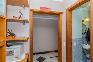 Image 43 - 871556