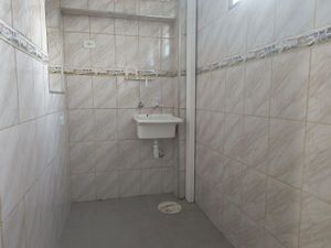 Image 4 - 871558
