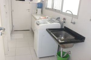 Image 9 - 871595
