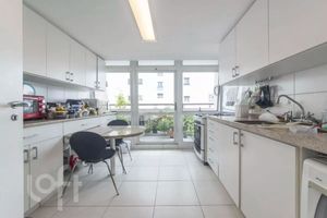 Image 31 - 871745