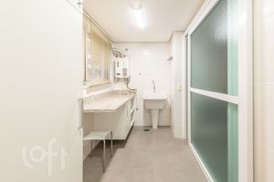 Image 6 - 871748