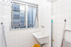 Image 18 - 871815