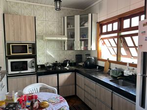 Image 10 - 871944