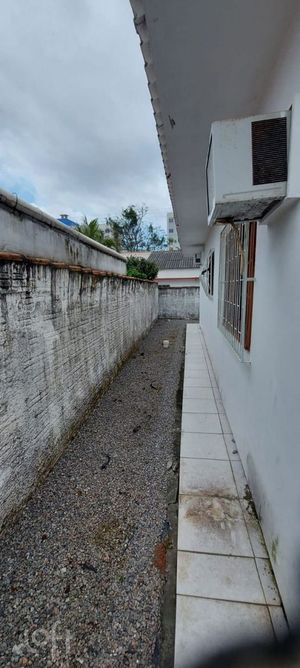 Image 12 - 871946