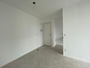 Image 3 - 871956