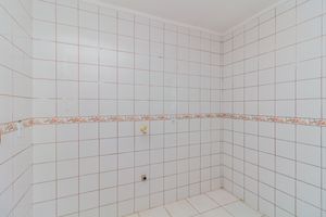 Image 18 - 871995