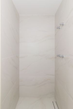 Image 30 - 872008