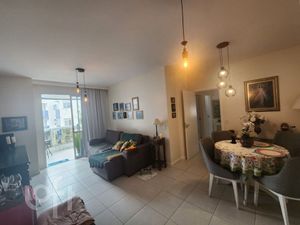 Image 3 - 872025