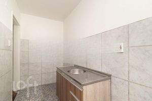 Image 17 - 872044