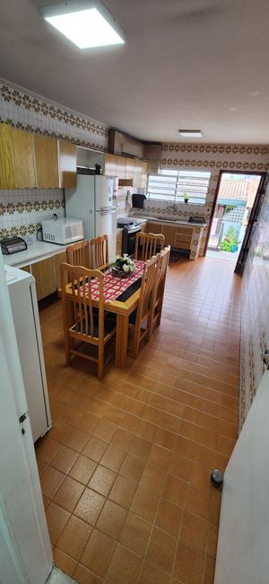 Image 1 - 872047