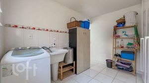 Image 30 - 872055