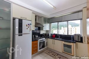 Image 25 - 872058