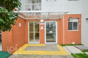 Image 24 - 872092