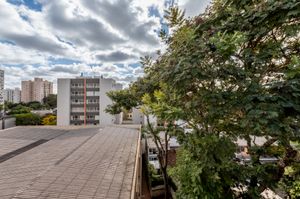 Image 30 - 872101