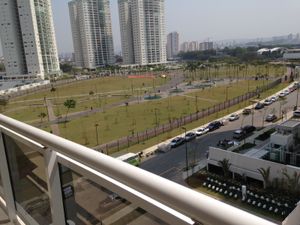 Image 11 - 872102