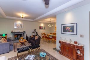Image 9 - 872104