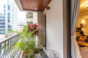 Image 6 - 872104