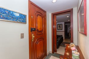 Image 18 - 872104