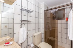 Image 35 - 872104