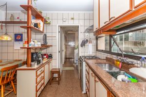 Image 68 - 872104