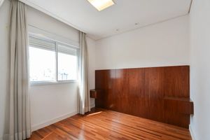 Image 31 - 872112