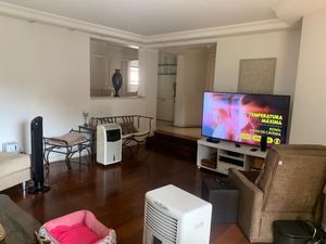 Image 10 - 872115