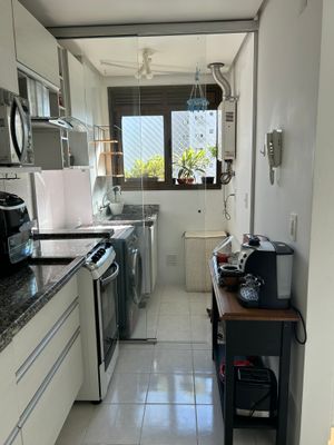Image 10 - 872203