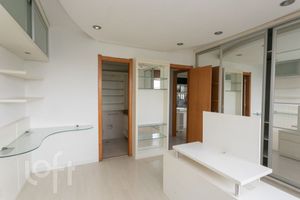 Image 10 - 872219