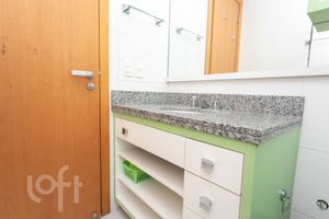 Image 19 - 872219