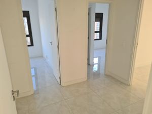 Image 18 - 872231