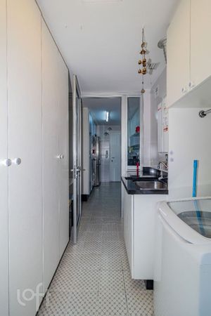 Image 37 - 872286