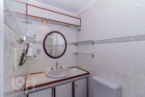 Image 18 - 872297