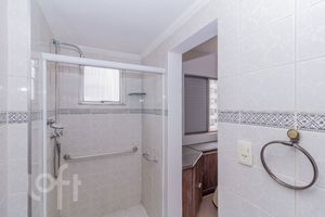 Image 19 - 872297
