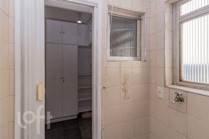 Image 32 - 872297
