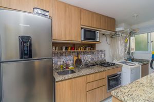 Image 18 - 872357