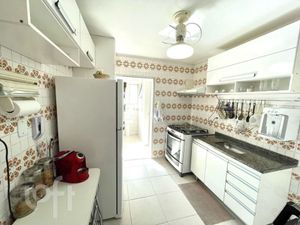 Image 5 - 872378