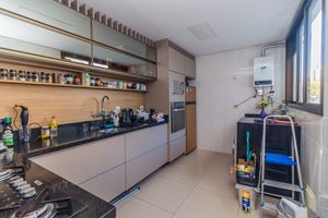 Image 18 - 872379