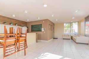Image 11 - 872380