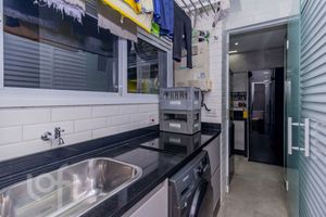 Image 43 - 872395