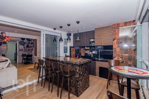 Image 9 - 872395