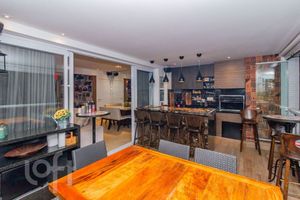 Image 10 - 872395