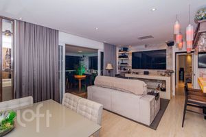 Image 1 - 872395